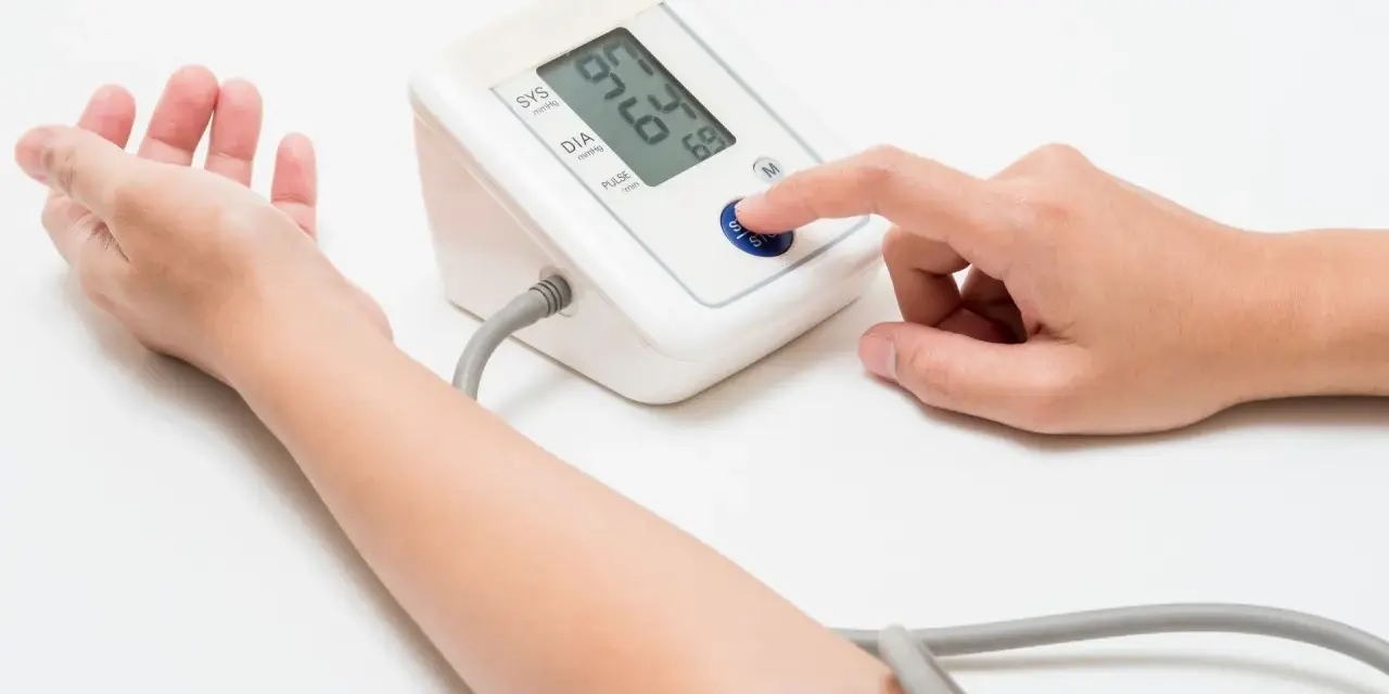 Wysoki puls - kiedy wezwać pogotowie i co robić w kryzysie