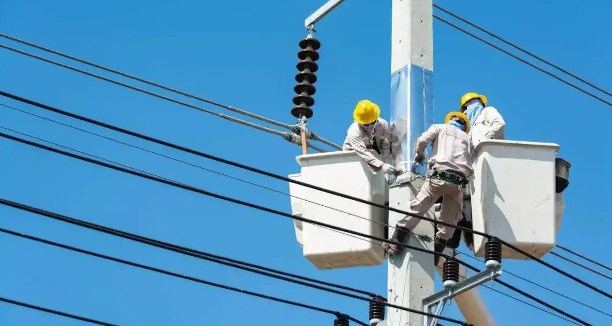 Ile zarabia elektromonter pogotowia energetycznego Energa? Sprawdź zarobki!