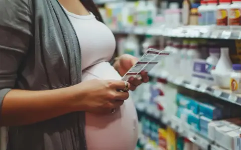 Bezpieczne leki na ból głowy w ciąży – co warto wiedzieć?