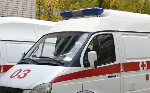 Przy jakiej gorączce wezwać pogotowie? Ważne objawy, które alarmują