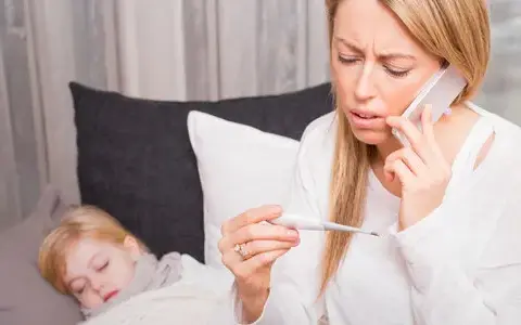Kiedy jechać z dzieckiem na pogotowie? Ważne objawy, które musisz znać