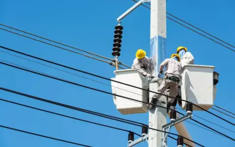 Ile zarabia elektromonter pogotowia energetycznego Energa? Sprawdź zarobki!