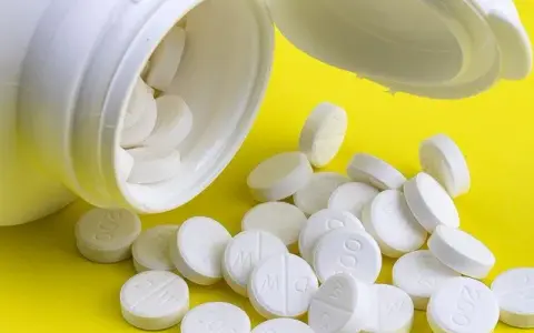 Leki na obrzydzenie do alkoholu: co warto wiedzieć o ich działaniu