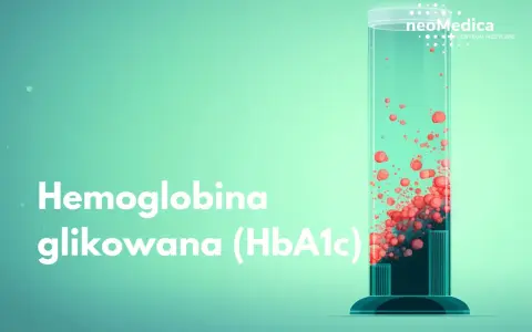 Szklana probówka z czerwonymi kropelkami i napisem "Hemoglobina glikowana (HbA1c)".