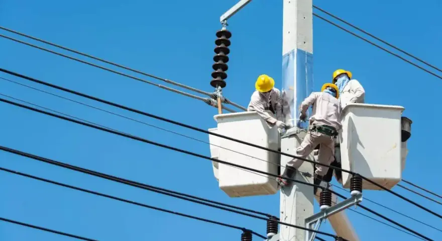 Ile zarabia elektromonter pogotowia energetycznego Energa? Sprawdź zarobki!
