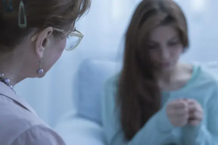 Zdjęcie Kiedy wezwać pogotowie psychiatryczne? Kluczowe sytuacje i objawy