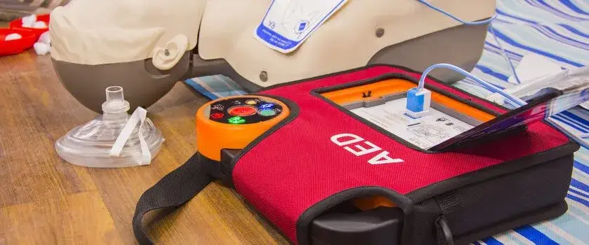 Zdjęcie Po co używa się defibrylator AED i jak ratuje życie w krytycznych chwilach
