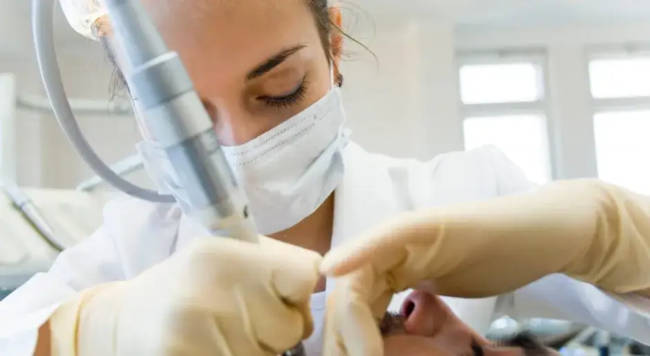 Zdjęcie Czy na pogotowiu dentystycznym wyrywają zęby w nagłych przypadkach?
