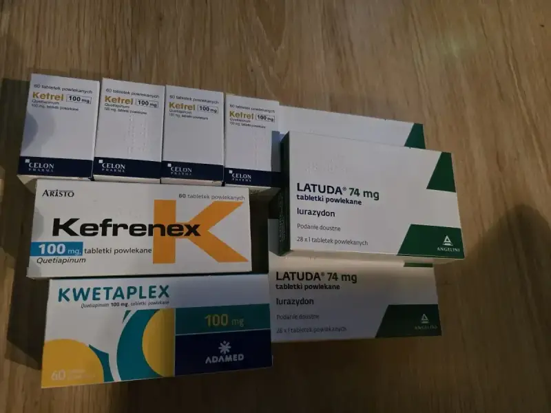 Opakowania leków: Ketrel, Kefrenex, Kwetaplex (zawierające kwetiapinę) oraz Latuda.